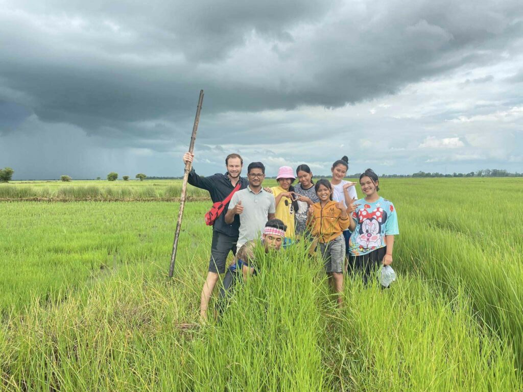 Youri dans les rizières de Kampong Cham