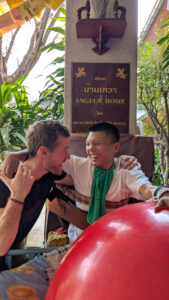 Oet et Pierre-Louis pendant un moment de jeu